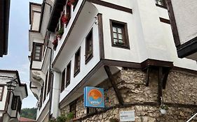 Patche Residence - A Wine Cellar Hideaway In The Historic Home Of Revolutionary Metodi Patche